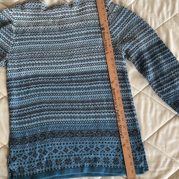 Woolrich women’s small blue print tie neck like new pull over sweater - Picture 6 of 7